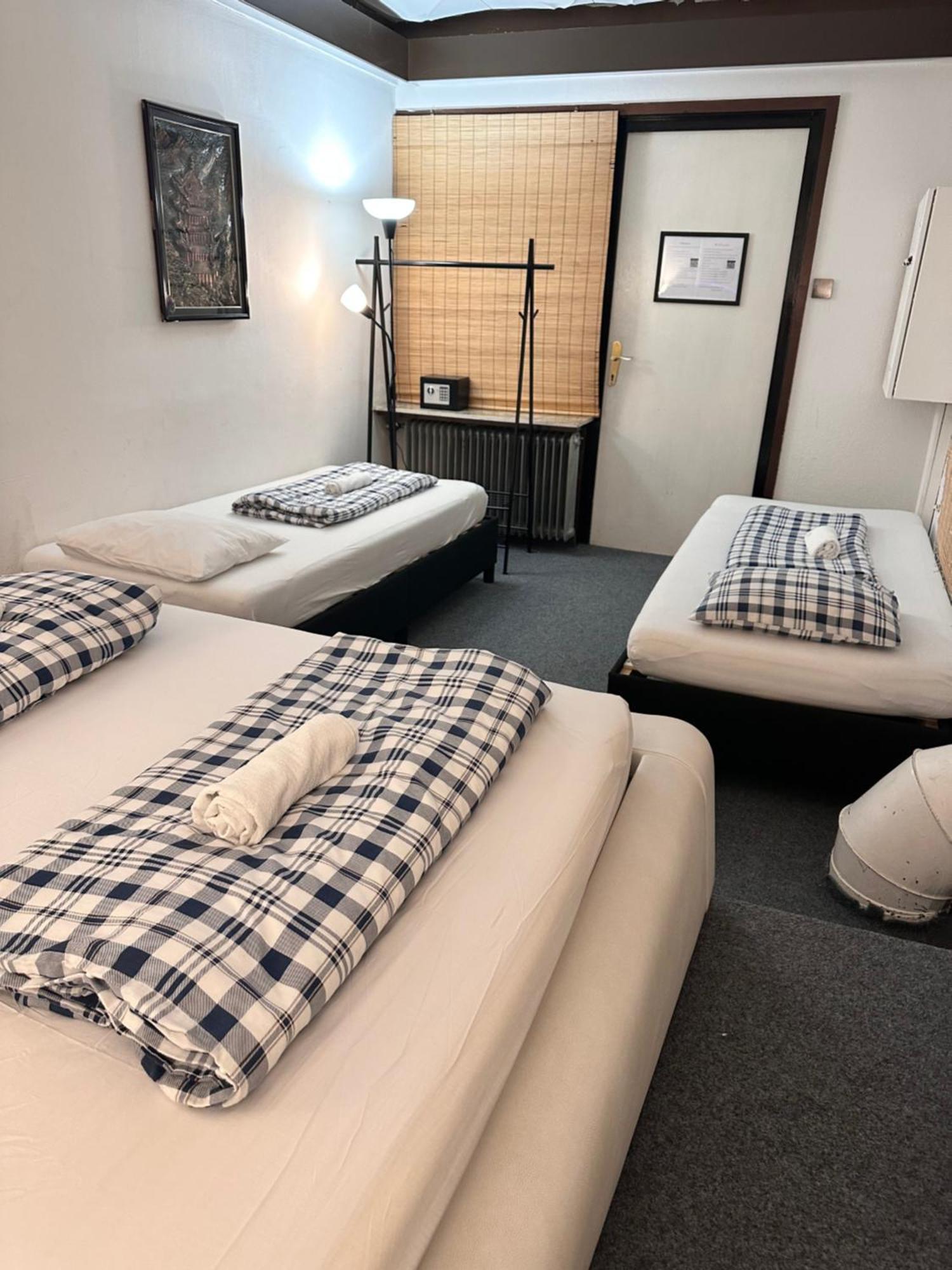 Hostel Lovely Rooms, City Center, Shared Bathroom, Windows To Corridor Villach Exterior photo