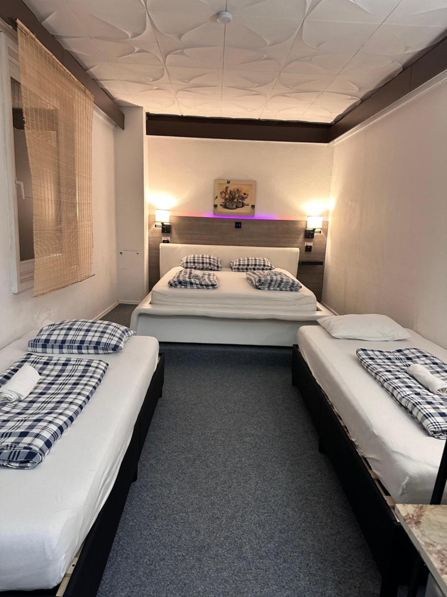 Hostel Lovely Rooms, City Center, Shared Bathroom, Windows To Corridor Villach Exterior photo