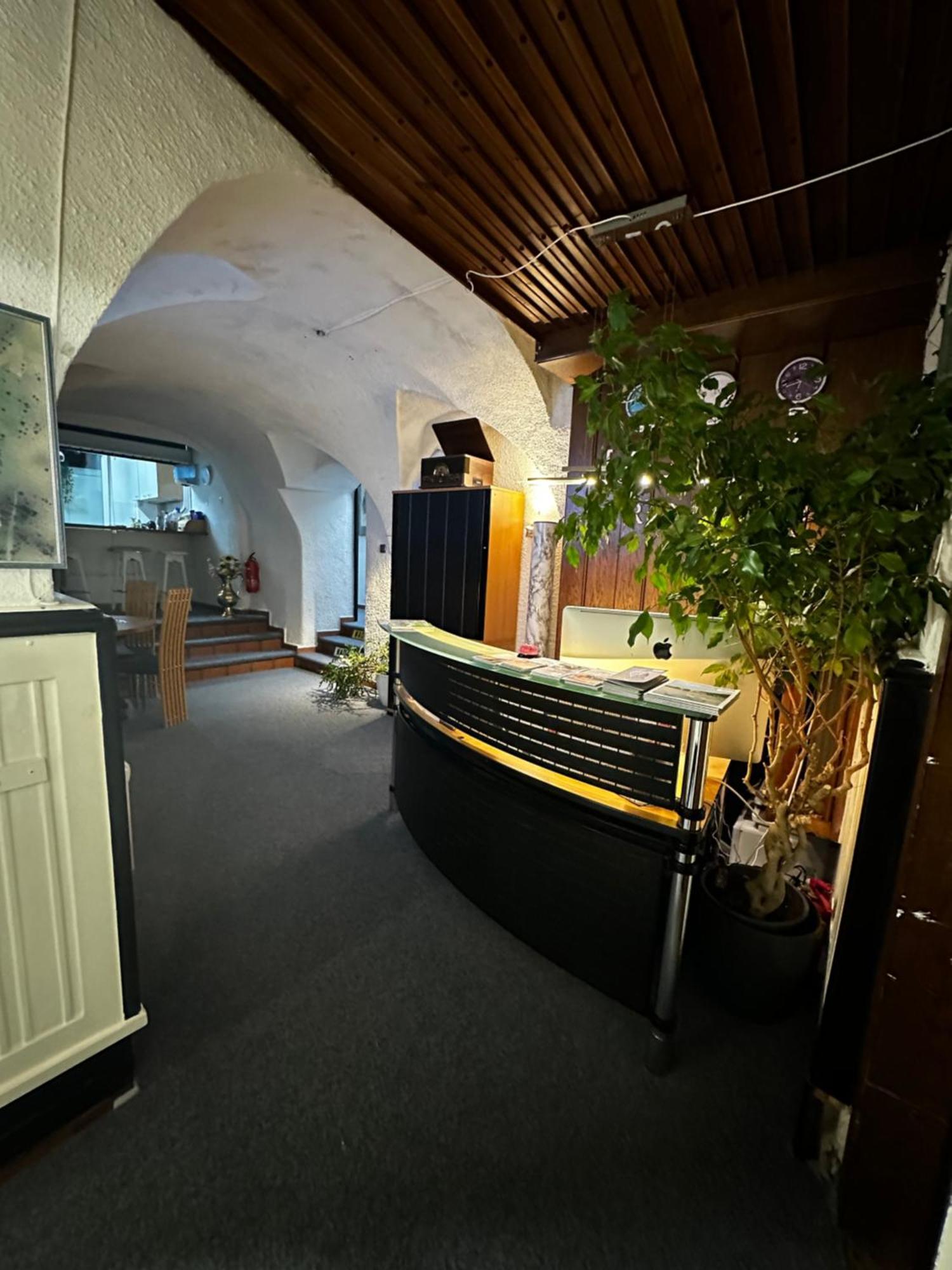 Hostel Lovely Rooms, City Center, Shared Bathroom, Windows To Corridor Villach Exterior photo
