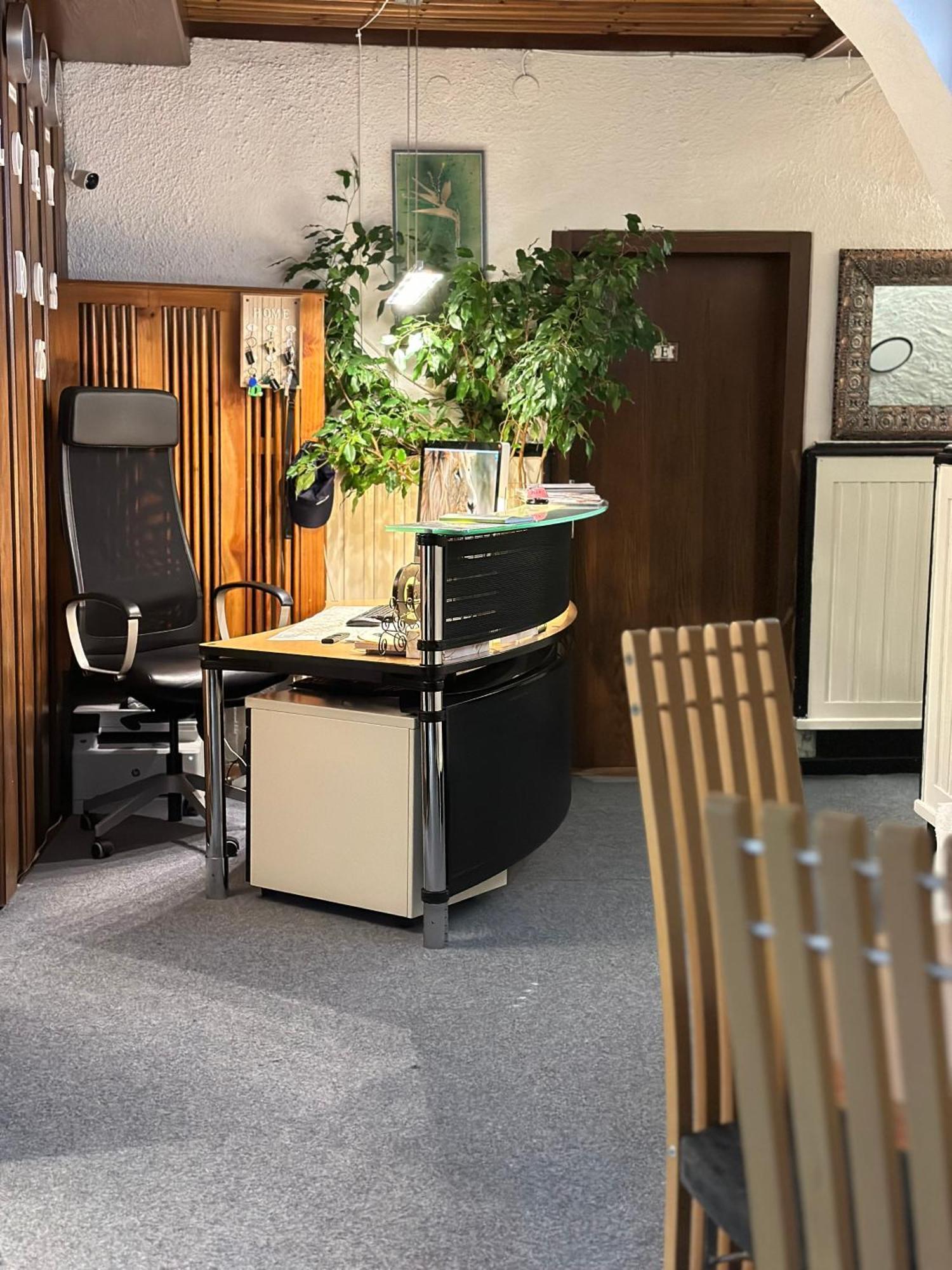 Hostel Lovely Rooms, City Center, Shared Bathroom, Windows To Corridor Villach Exterior photo