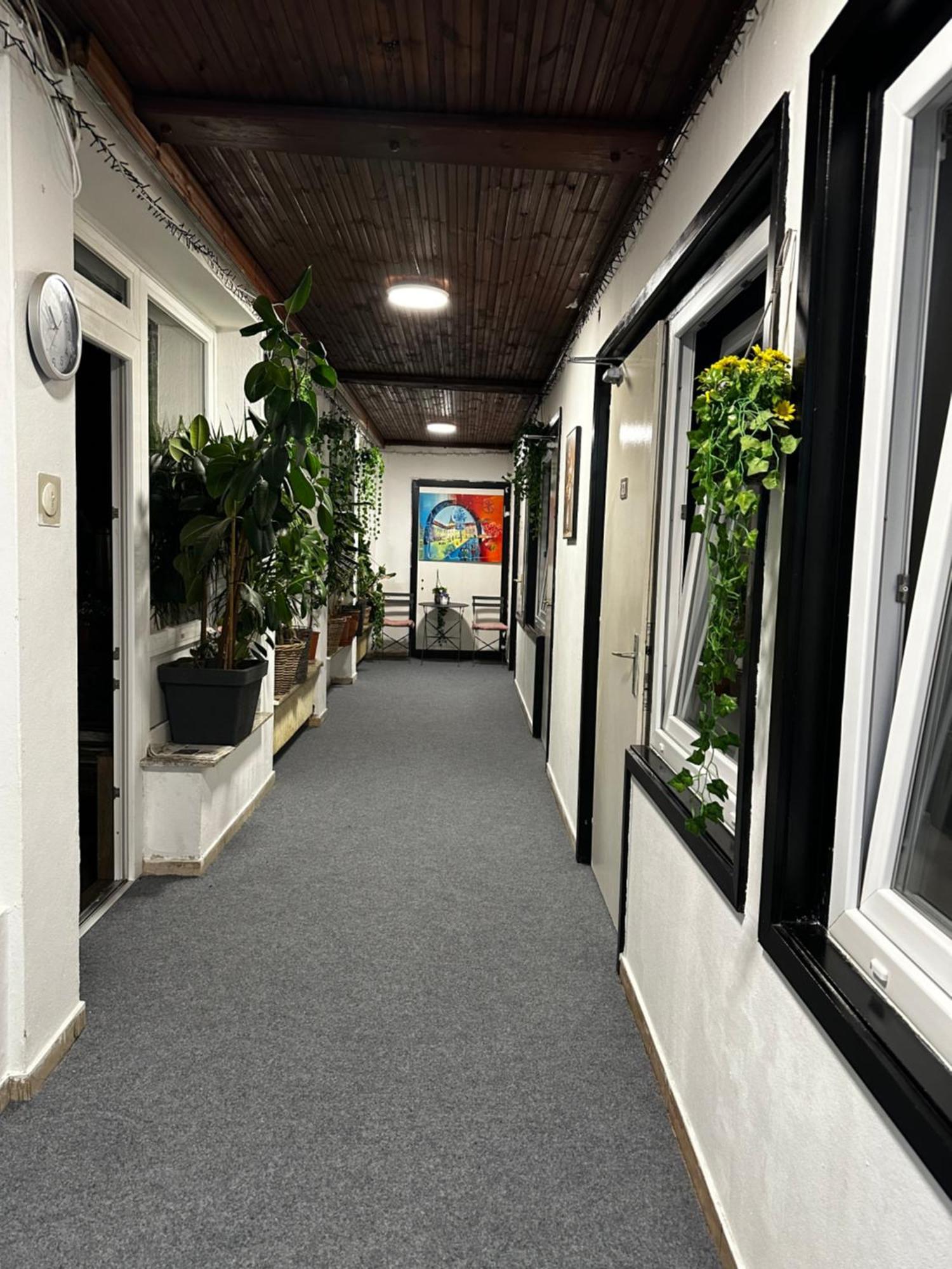 Hostel Lovely Rooms, City Center, Shared Bathroom, Windows To Corridor Villach Exterior photo
